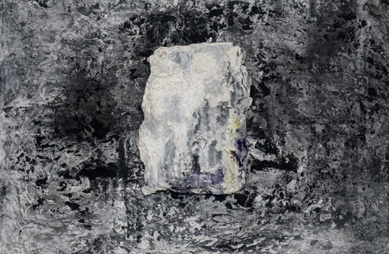 이수아, 응결된 중심_2, 37.6X26.1cm, 한지에 먹, 오일파스텔, 2025